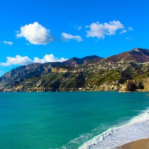 Het strand van Atrani, Amalfikust